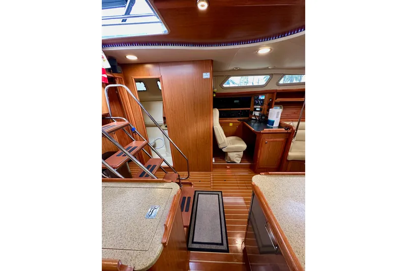 Dasananas Yacht Photos Pics Interior of 2008 Hunter 49 yacht with wooden finishes and modern amenities.