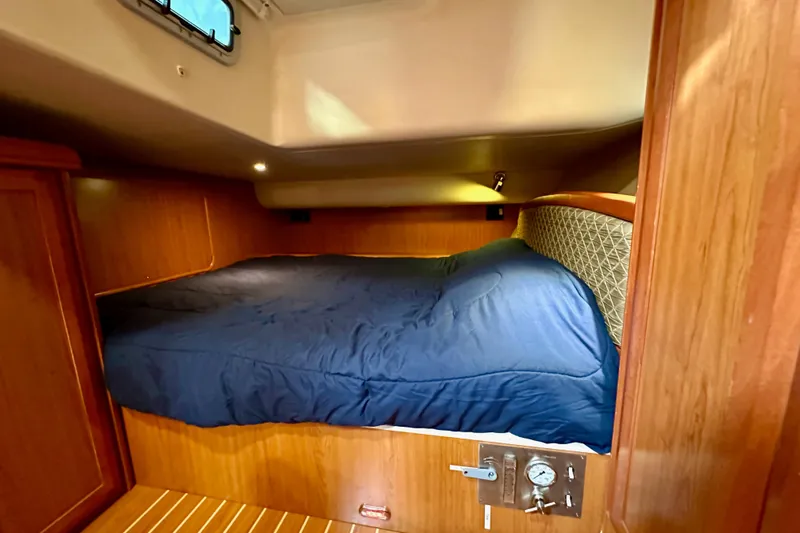 Dasananas Yacht Photos Pics Cozy cabin interior of 2008 Hunter 49 yacht with blue bedding and wooden finish.