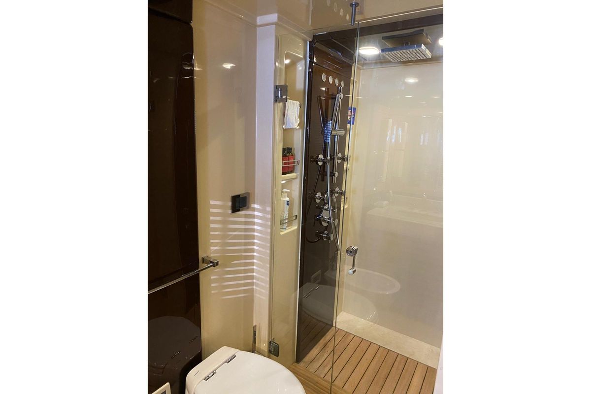 2009 Azimut 70 