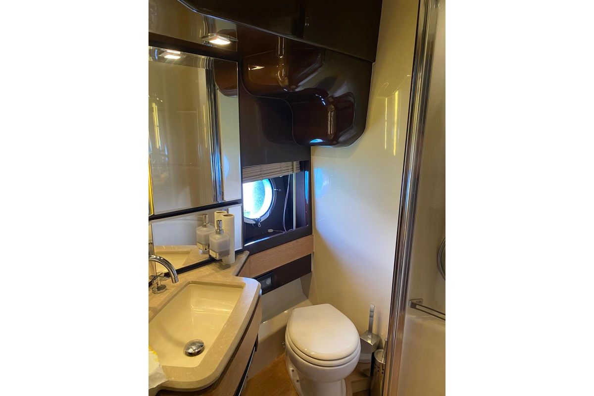 2009 Azimut 70 