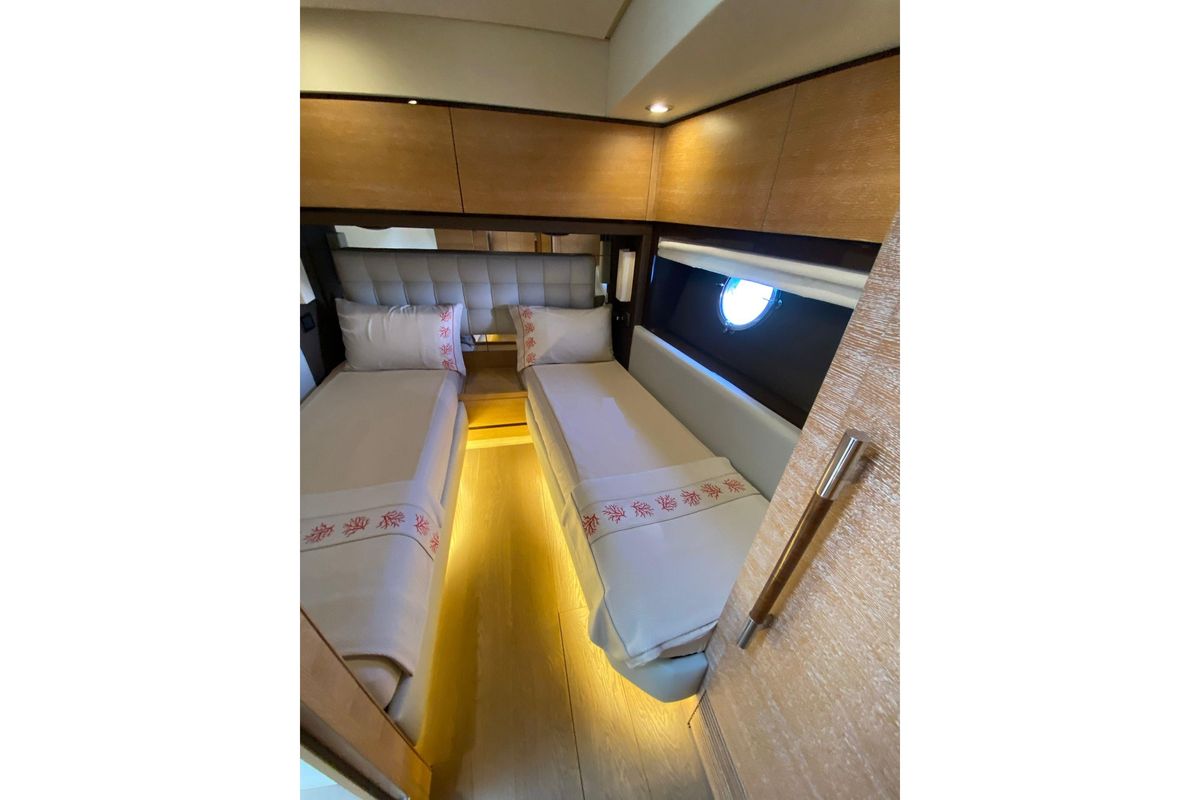 2009 Azimut 70 
