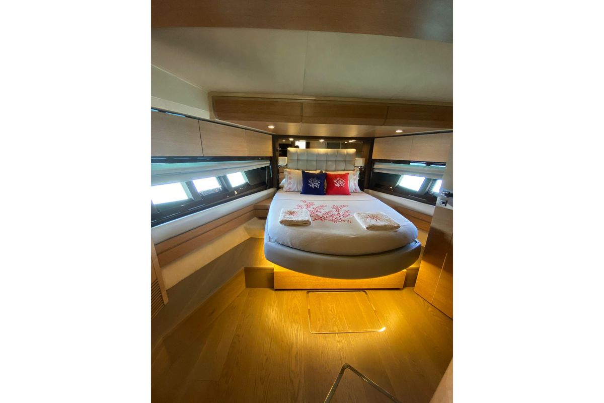 2009 Azimut 70 