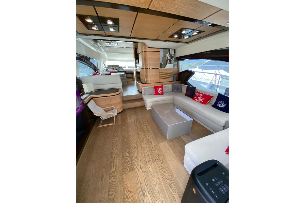 2009 Azimut 70 