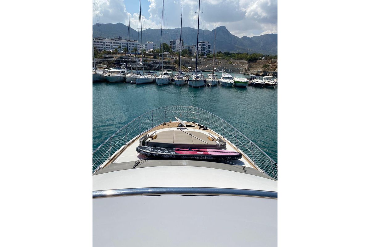 2009 Azimut 70 