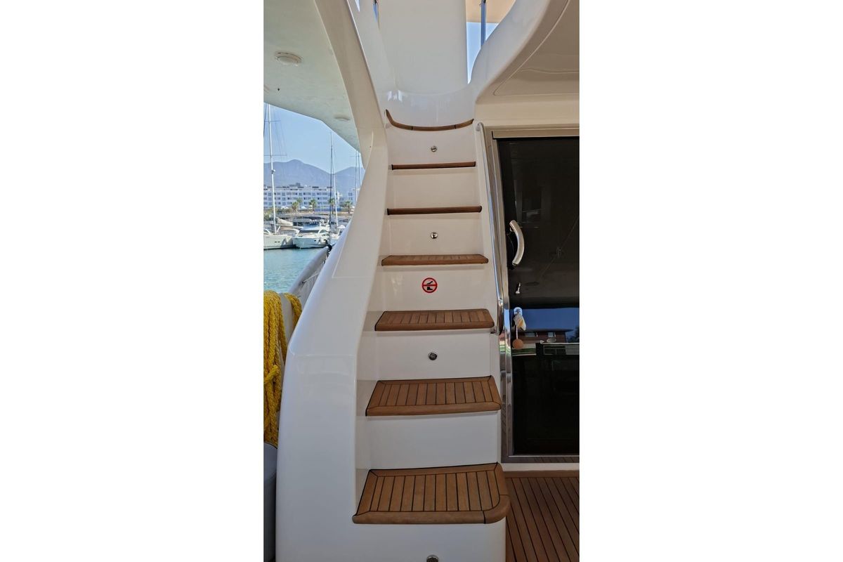 2009 Azimut 70 
