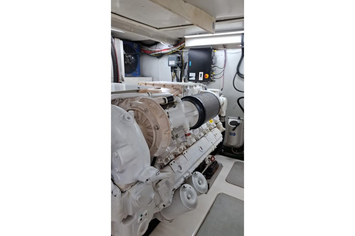 2009 Azimut 70 