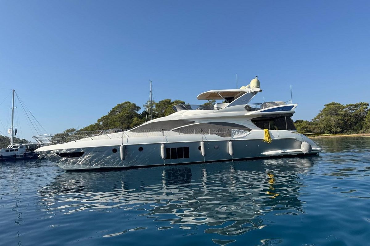 2009 Azimut 70 