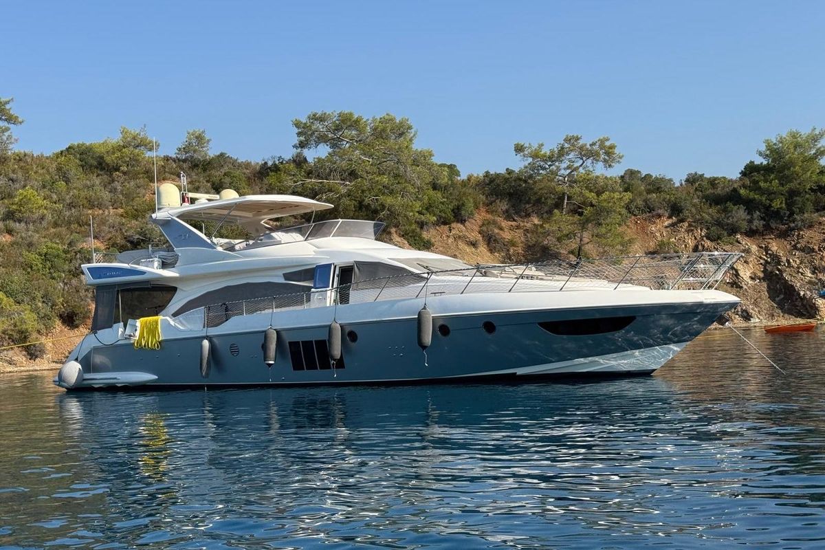 2009 Azimut 70 