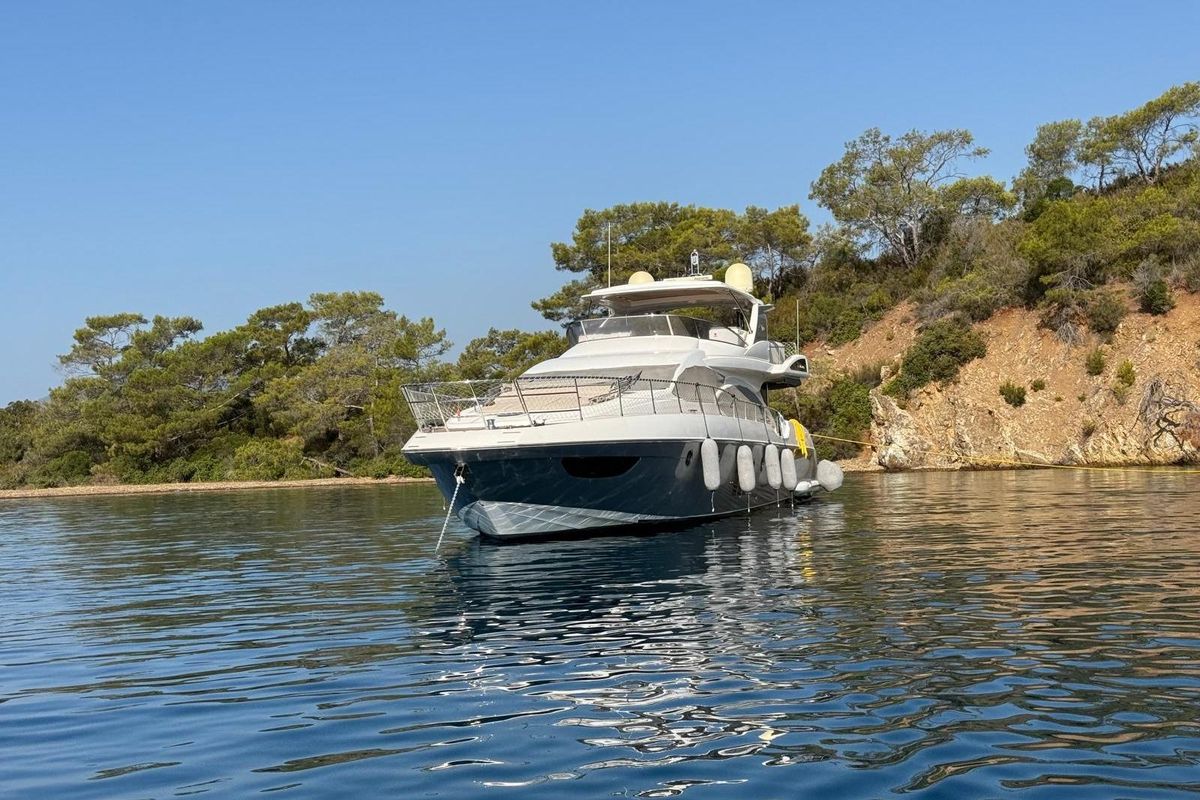 2009 Azimut 70 
