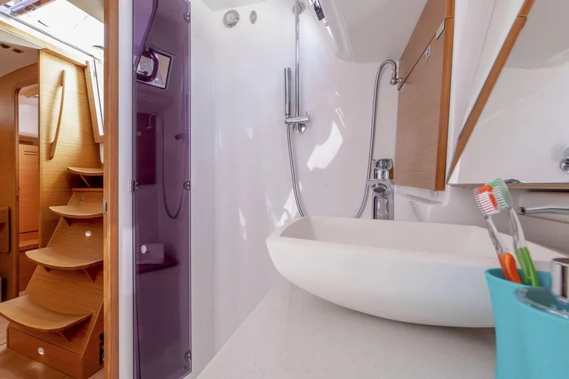  Yacht Photos Pics Manufacturer Provided Image