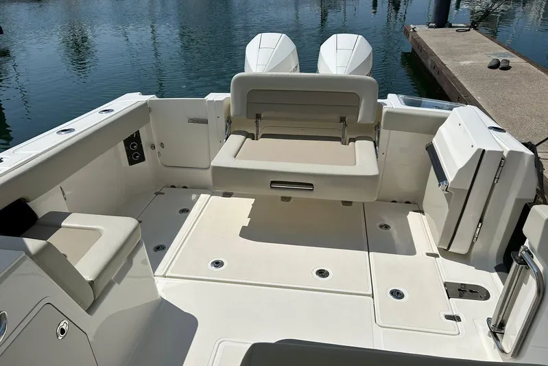 2023 Boston Whaler 280 Vantage @ Puerto Vallarta Yacht Photos Pics 2023 Boston Whaler 280 Vantage boat interior with seating and dual engines.