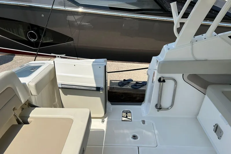 2023 Boston Whaler 280 Vantage @ Puerto Vallarta Yacht Photos Pics 2023 Boston Whaler 280 Vantage boat interior, featuring seating and storage areas.