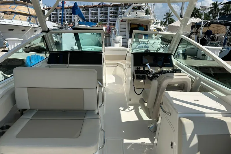 2023 Boston Whaler 280 Vantage @ Puerto Vallarta Yacht Photos Pics 2023 Boston Whaler 280 Vantage boat interior with helm and seating at marina.