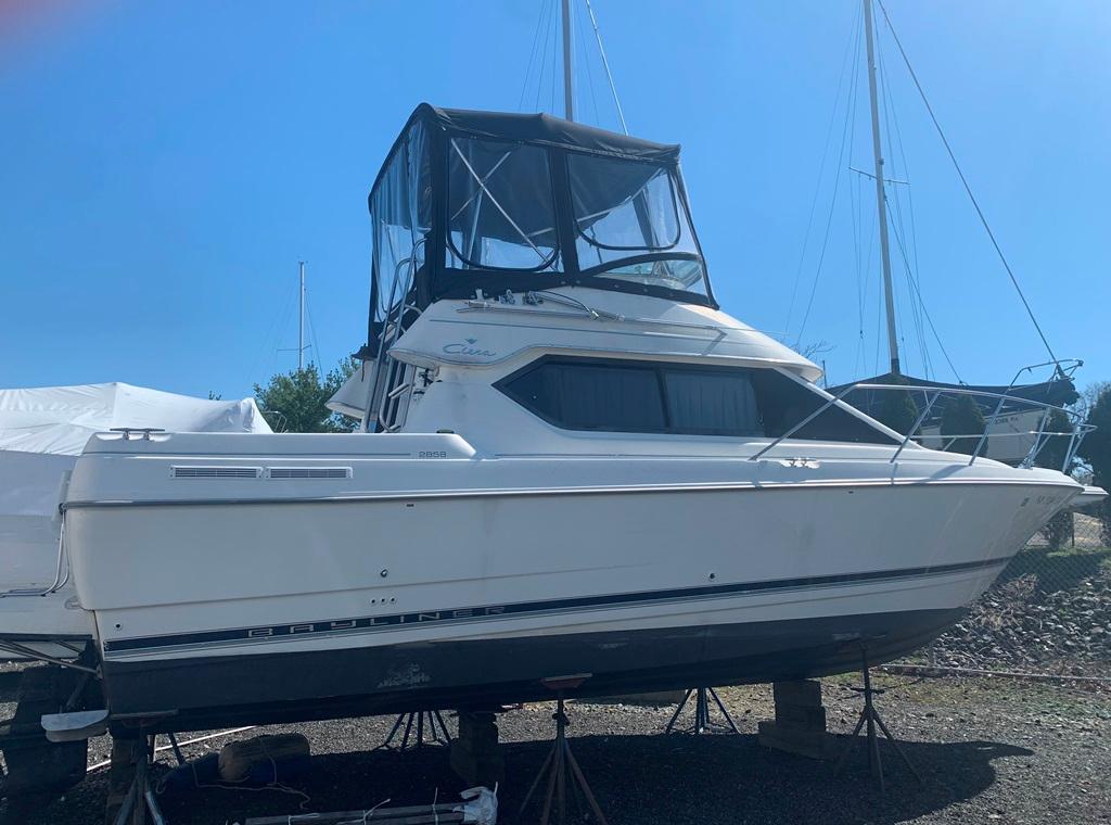 Bayliner Ciera Command Bridge Cruiser For Sale Yachtworld