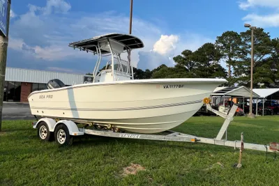 Sea Pro 206 Center Console