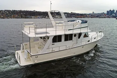 Helmsman Trawlers 38 Sedan