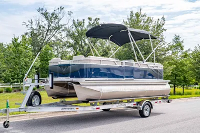 Tahoe Pontoon STX 19 Crusie