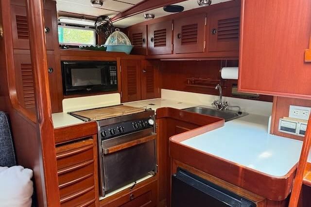 1984 Hallberg-Rassy 49 