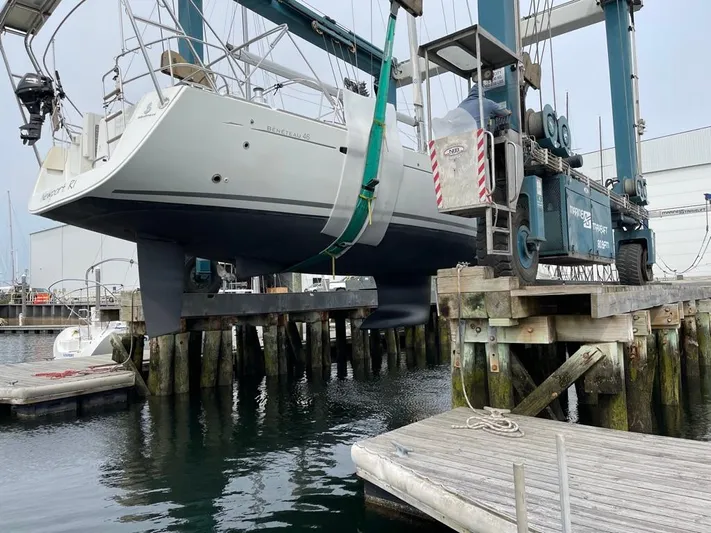 Rob Roy Yacht Photos Pics 2008 Beneteau Oceanis 46 sailboat being lifted at a marina dock.