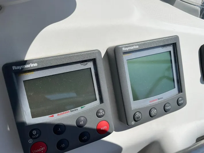 Rob Roy Yacht Photos Pics Raymarine navigation displays on a 2008 Beneteau Oceanis 46 yacht.