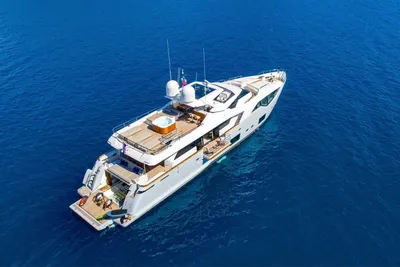 Ferretti Yachts Custom Line 108