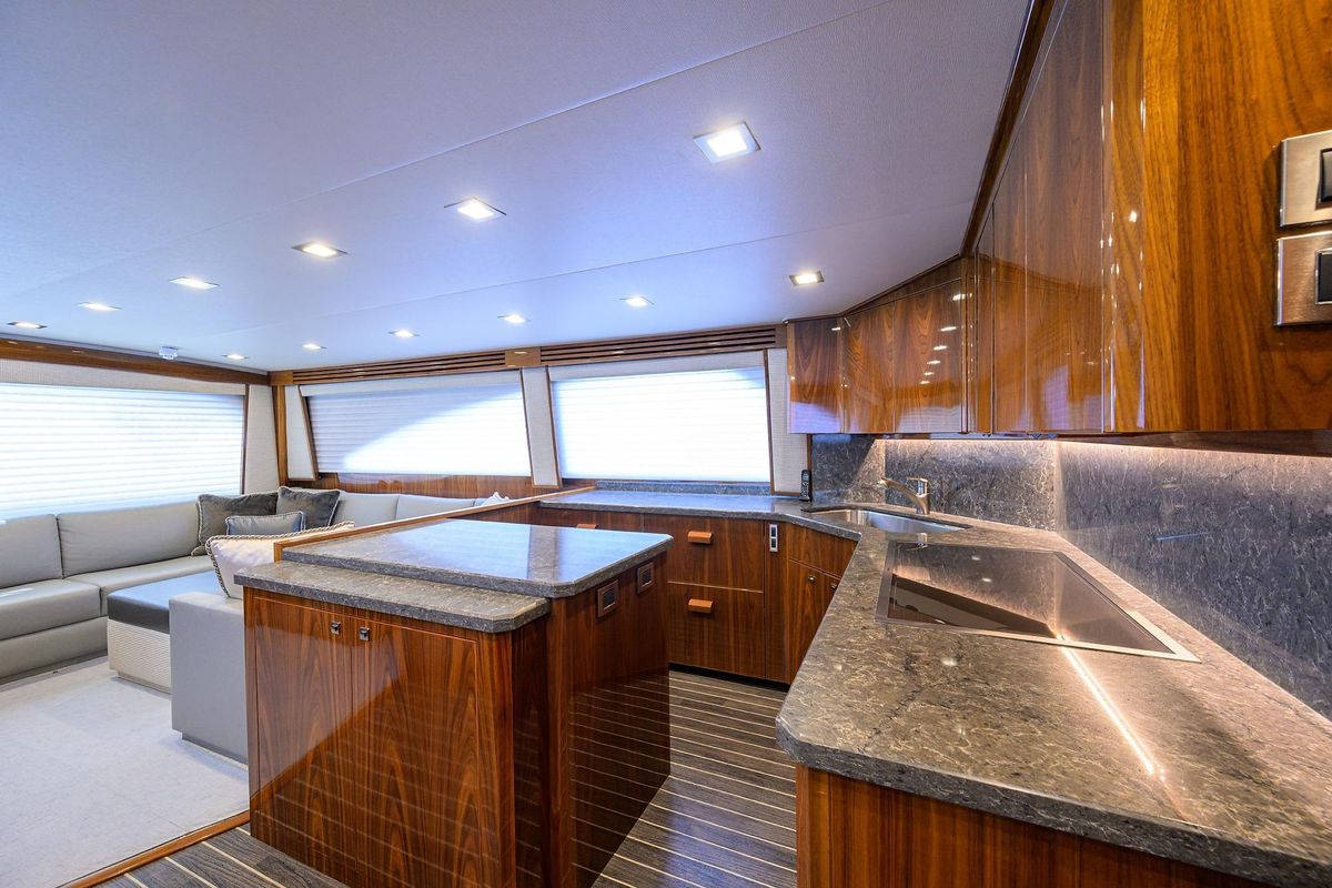 2018 Viking 72 