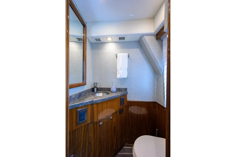 Corintios Yacht Photos Pics Viking 72 Corintios - Interior Day Head