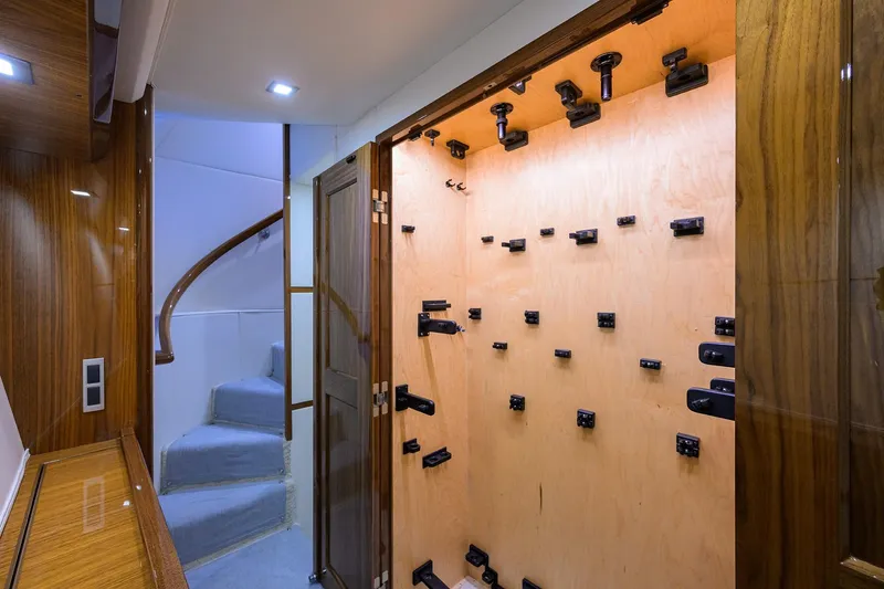 Corintios Yacht Photos Pics Viking 72 Corintios - Interior Companionway