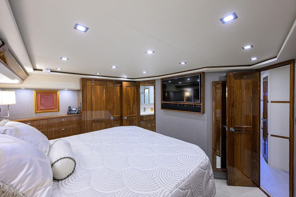 2018 Viking 72 