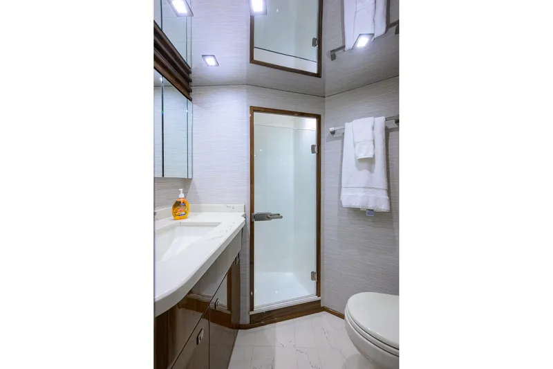 Corintios Yacht Photos Pics Viking 72 Corintios - Interior Master Stateroom Head