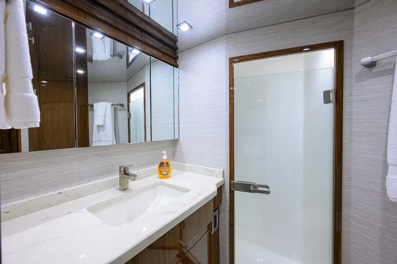 Corintios Yacht Photos Pics Viking 72 Corintios - Interior Master Stateroom Head