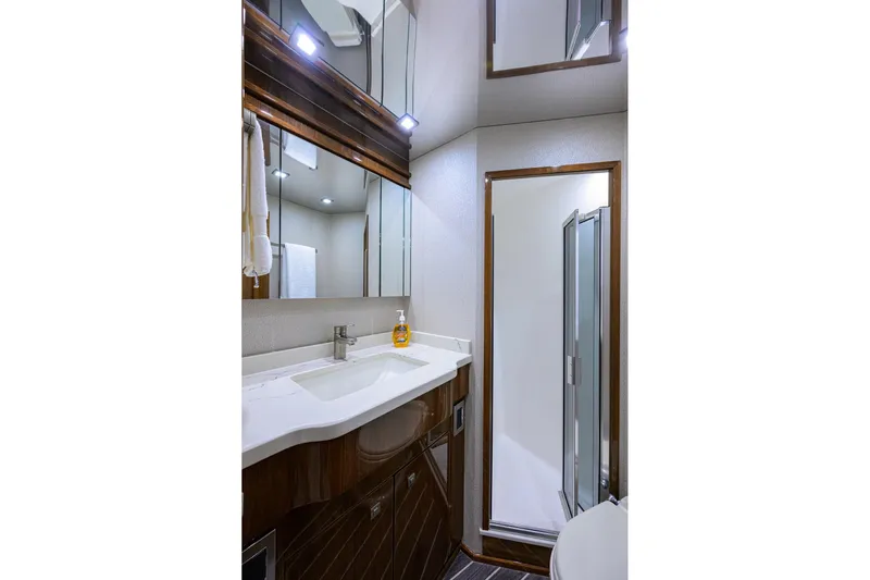 Corintios Yacht Photos Pics Viking 72 Corintios - Interior Guest Stateroom Head