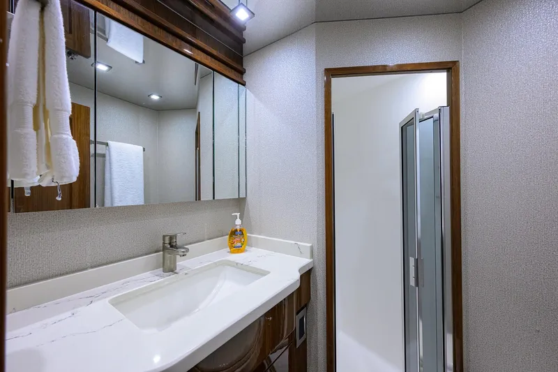 Corintios Yacht Photos Pics Viking 72 Corintios - Interior Guest Stateroom Head