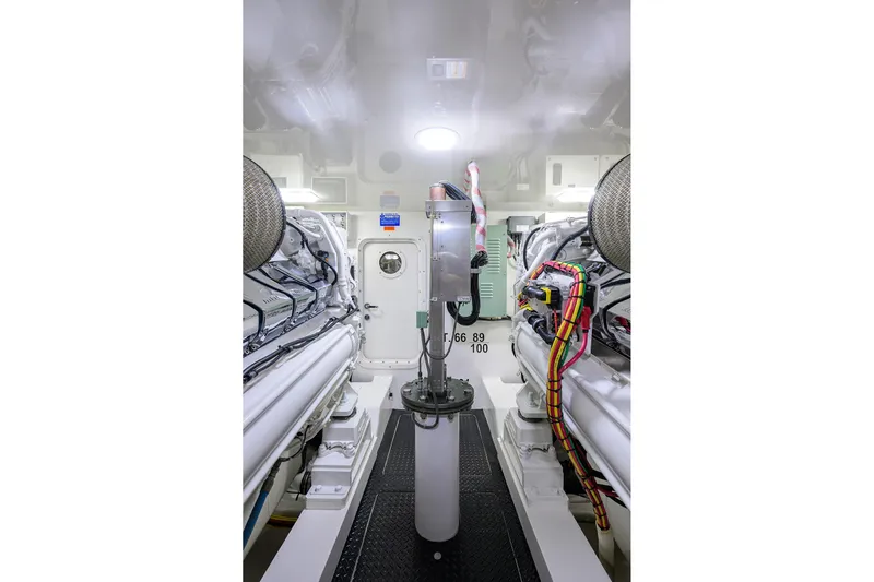 Corintios Yacht Photos Pics Viking 72 Corintios - Engine Room