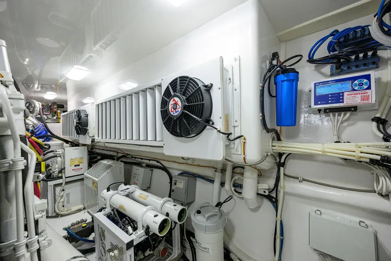 Corintios Yacht Photos Pics Viking 72 Corintios - Engine Room