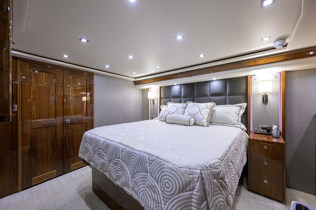 2018 Viking 72 