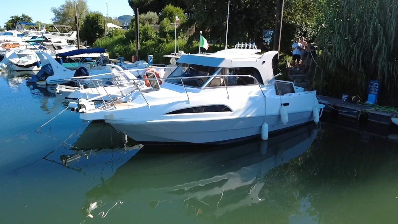 2000 Rio Yachts cabin fish