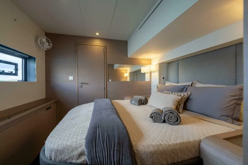 Roamance Yacht Photos Pics 