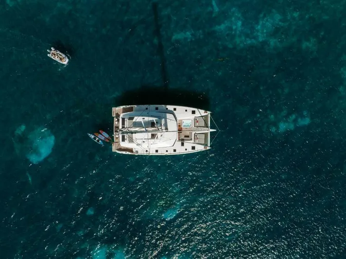 Roamance Yacht Photos Pics 