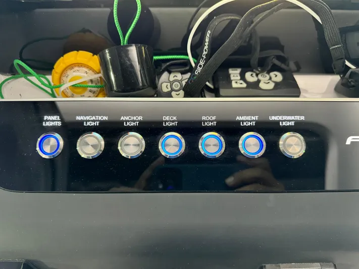 Escape Artist Yacht Photos Pics 