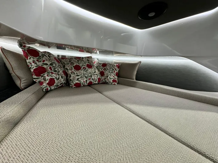 Escape Artist Yacht Photos Pics 