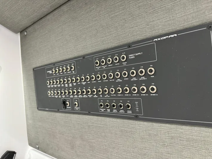 Escape Artist Yacht Photos Pics 