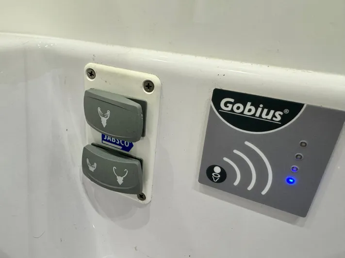 Escape Artist Yacht Photos Pics 