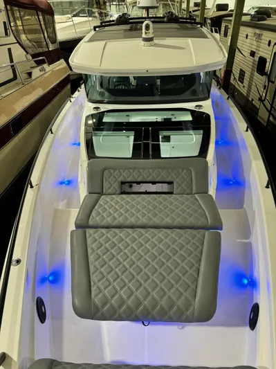 Escape Artist Yacht Photos Pics 