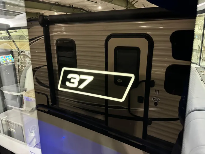 Escape Artist Yacht Photos Pics 