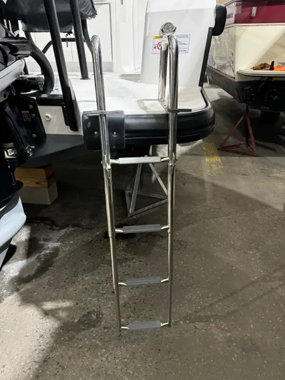 Escape Artist Yacht Photos Pics 