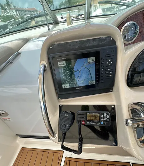  Yacht Photos Pics 2004 Sea Ray 340 Sundancer helm with GPS navigation system and radio controls.