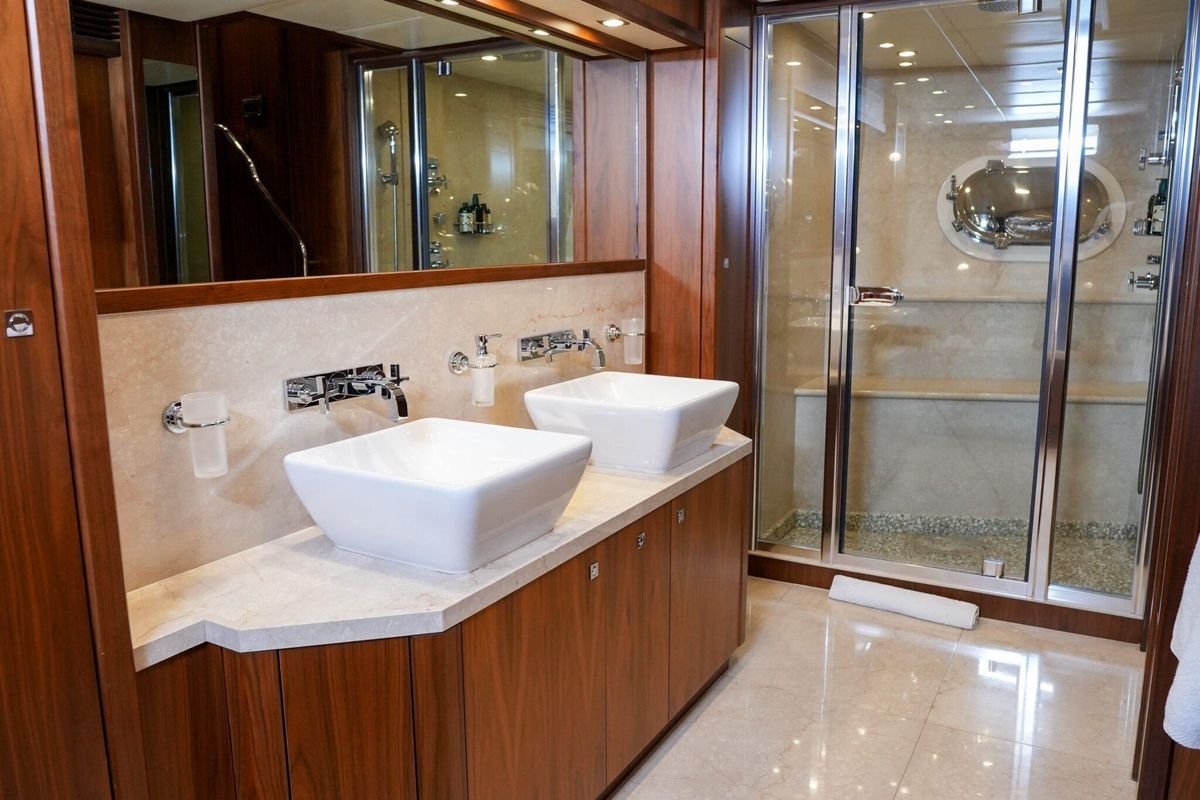 2010 Sunseeker 131 