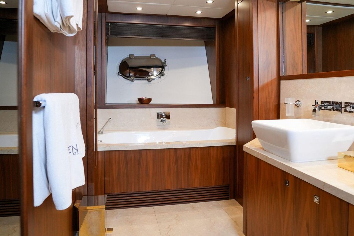 2010 Sunseeker 131 