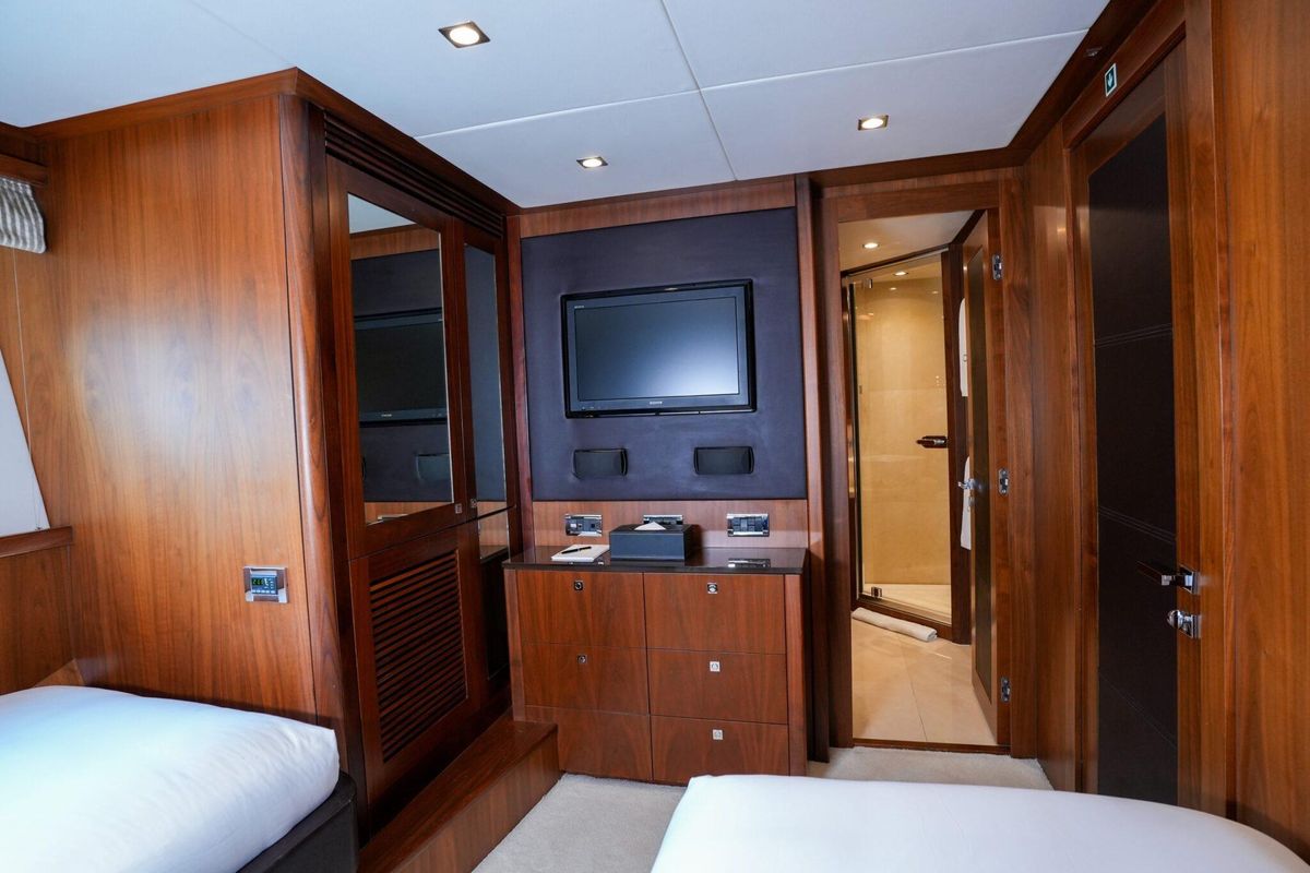 2010 Sunseeker 131 